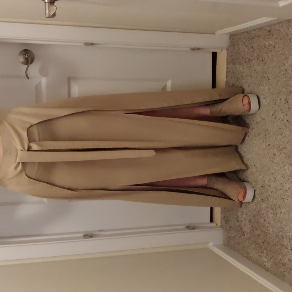 Split hem Wide leg pants. Brand new. Size S. Beige.